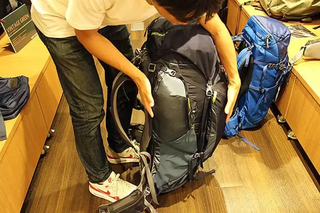 ザックの背負い方 コンプレッションの意味