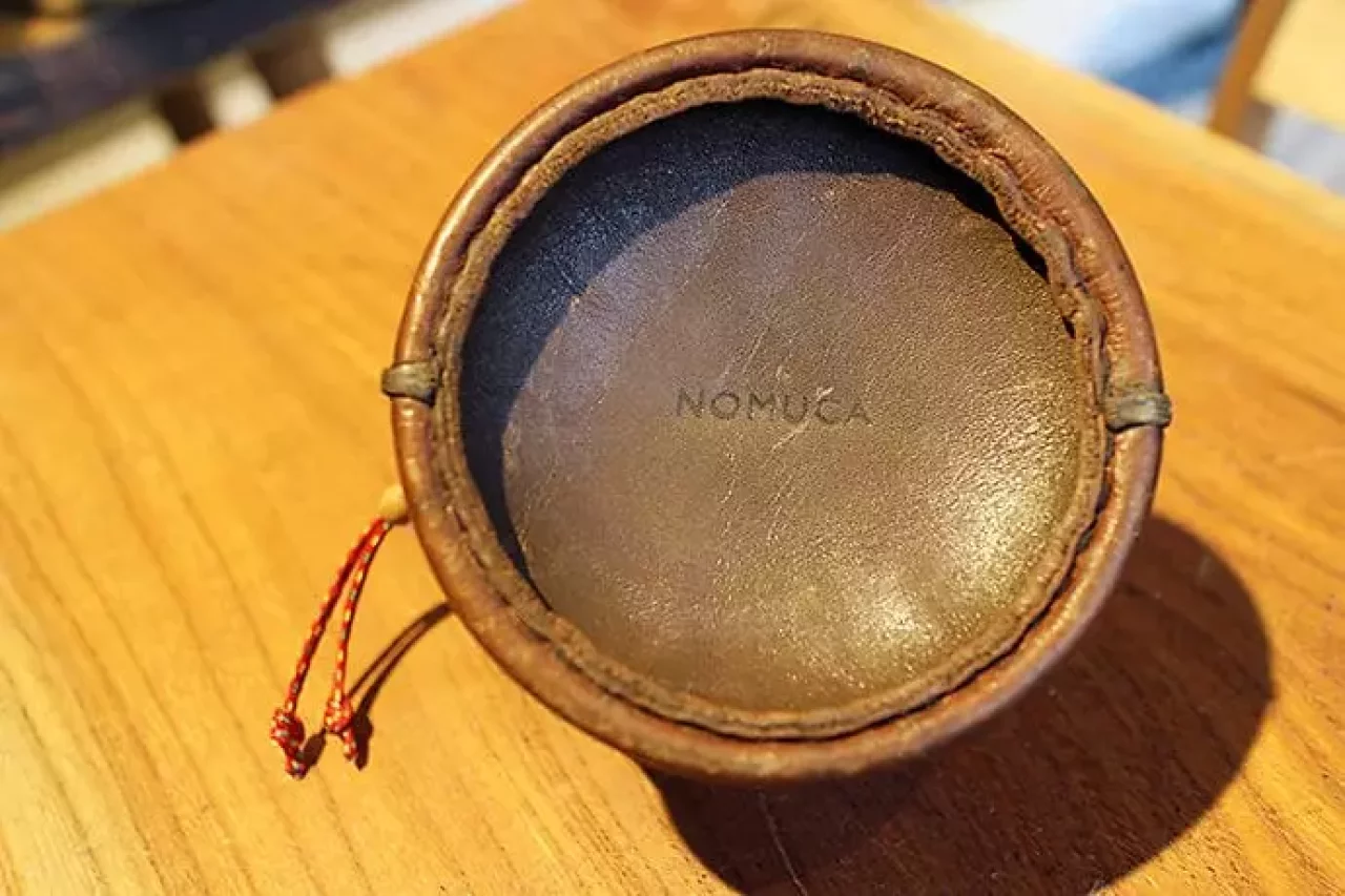 NOMUCA(ノムカ)の革のガス缶ケース