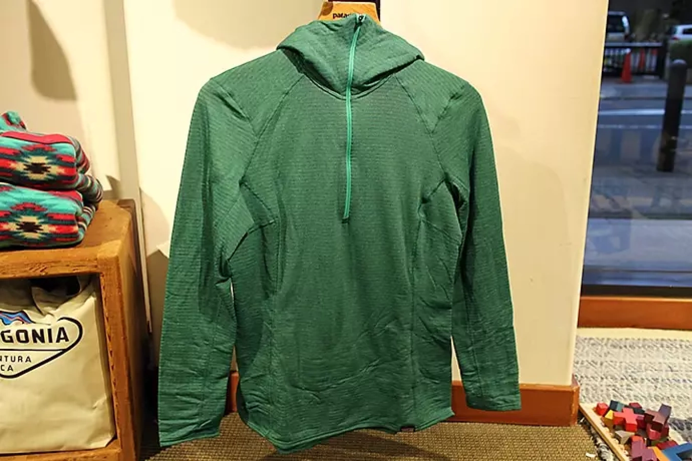 パタゴニア キャプリーンサーマルウェイト ベースレイヤーにも中間着にも