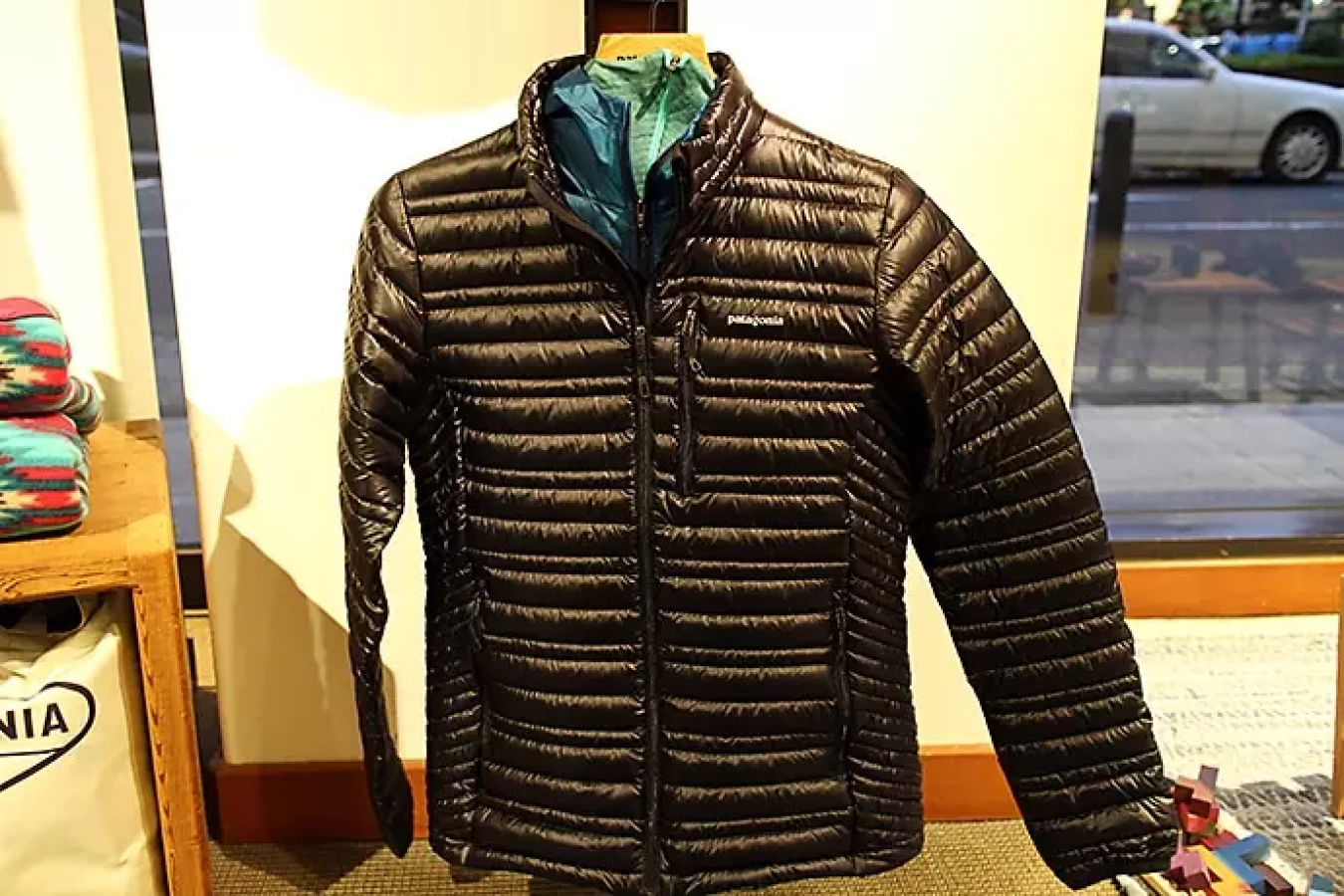 パタゴニア ウルトラライトダウンフーディ 嵩張らずに暖かいダウンジャケット