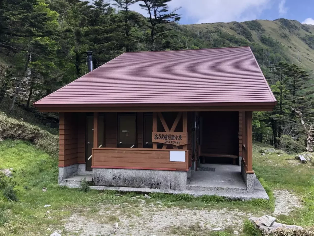 お亀岩避難小屋