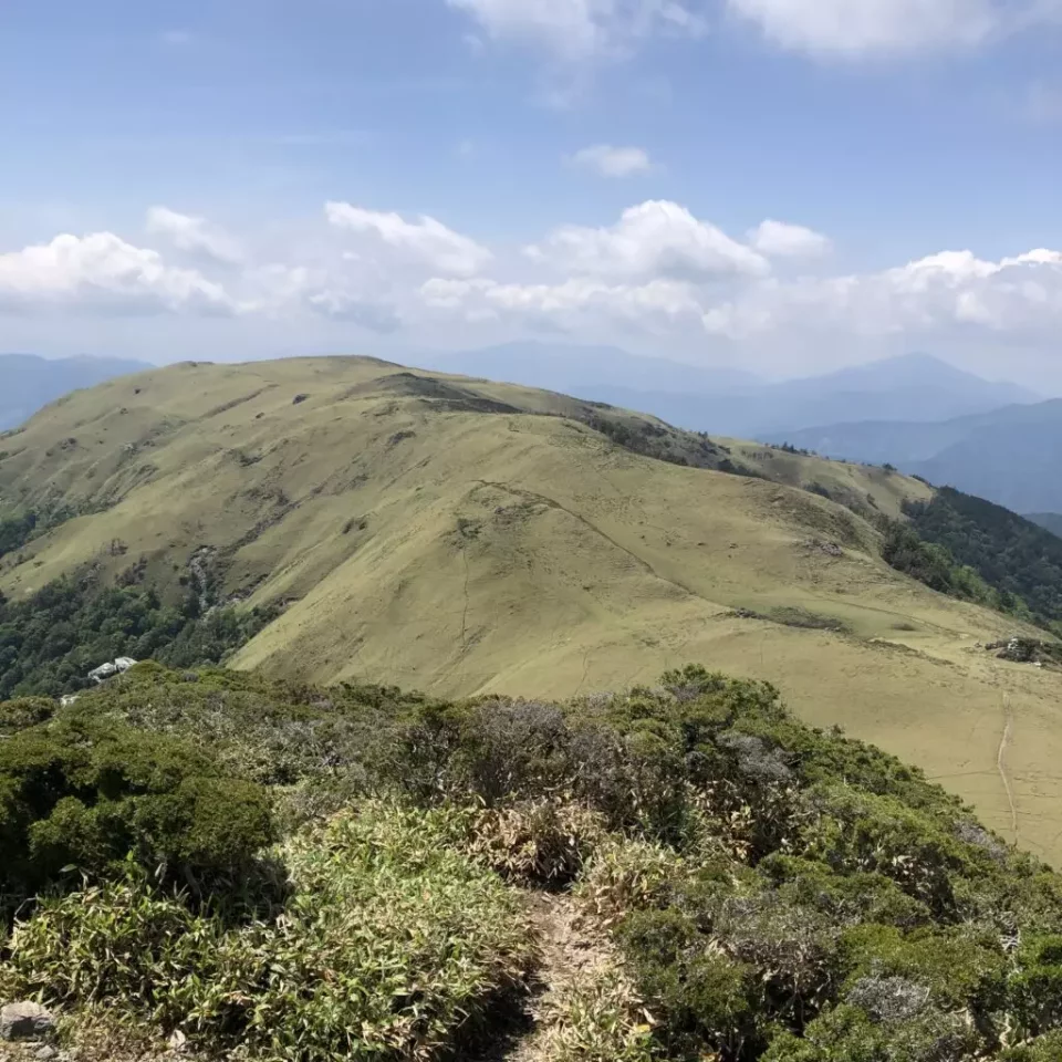 天狗塚から見た牛の背
