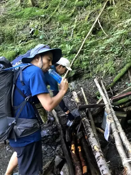 鳥倉登山口から最初の水場
