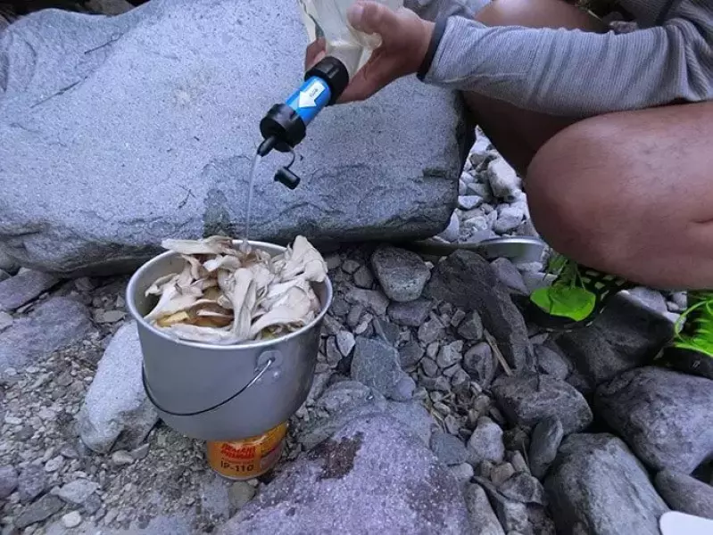 渓流での野営生活