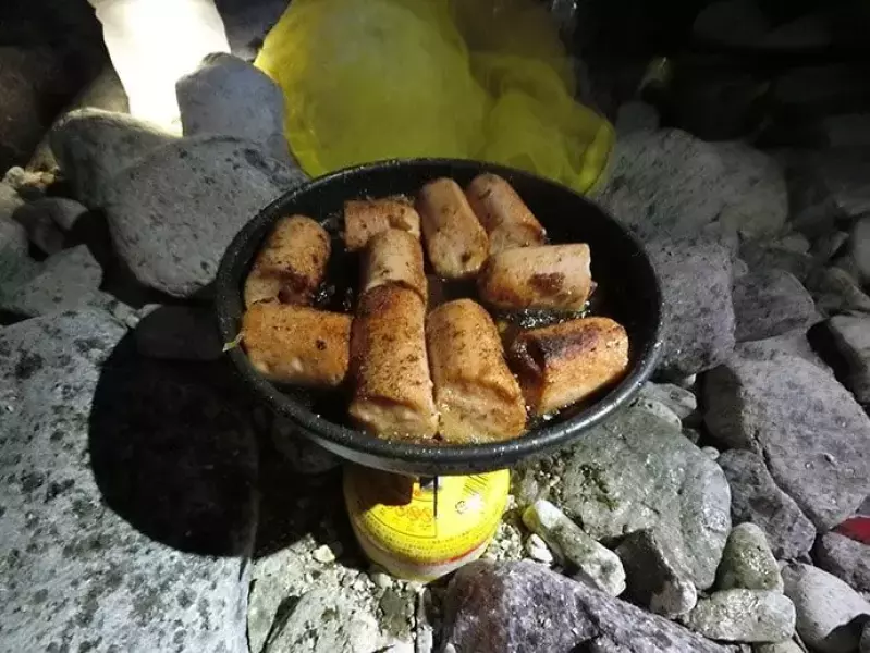 渓流での野営生活