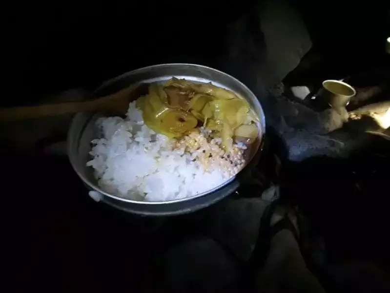 渓流での野営生活