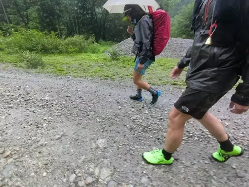渓流での野営生活