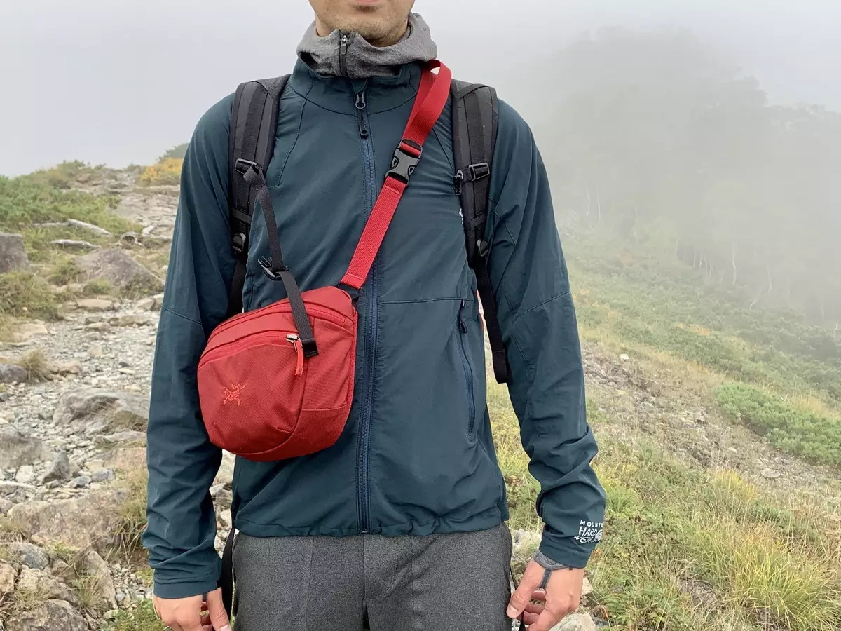 【レビュー】マウンテンハードウェア 軽量ソフトシェルジャケット 登山でのミドル~アウターに使いやすい
