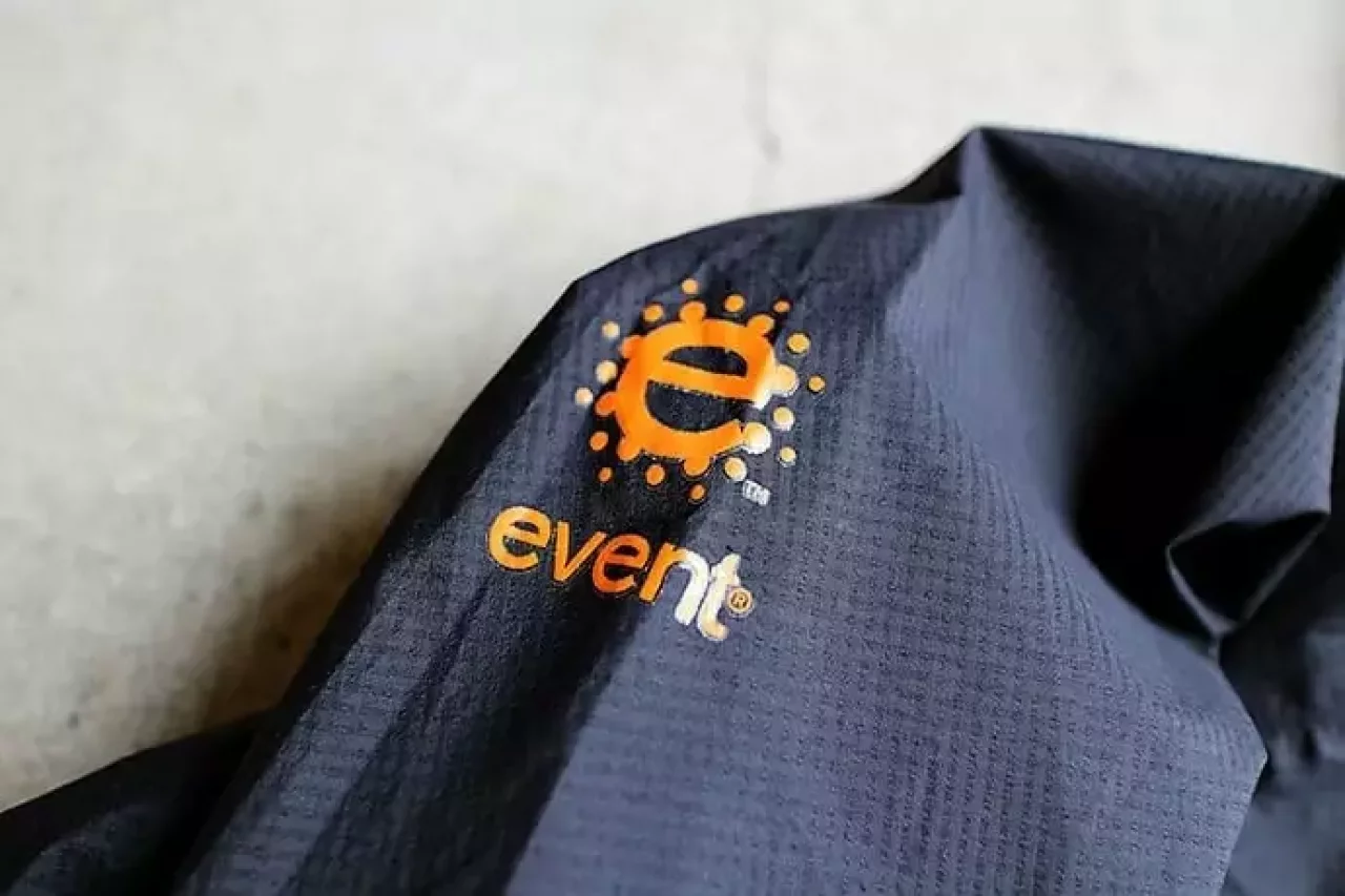 レイン素材 eVent