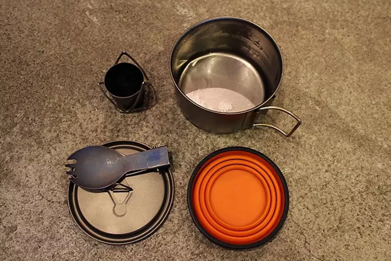 山ごはんの便利道具エバニュー チタンカップ400