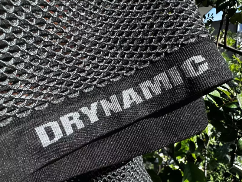 【レビュー】保温力にも優れたミレー『ドライナミックメッシュ』-汎用性の高いTシャツタイプをレビュー|ベースレイヤー・Tシャツ|登山ウェア|山のモノ|登山・トレラン・山スキーマガジン「山旅旅」