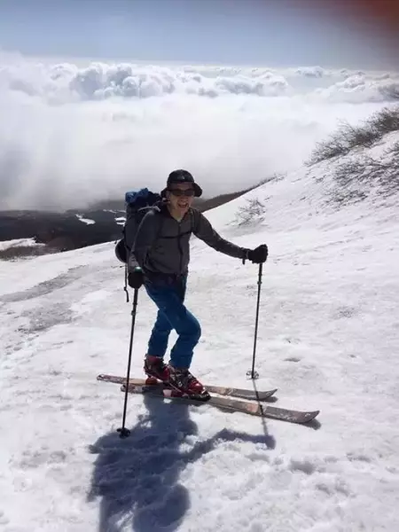 バーブパンツを履いて雪山を楽しむ