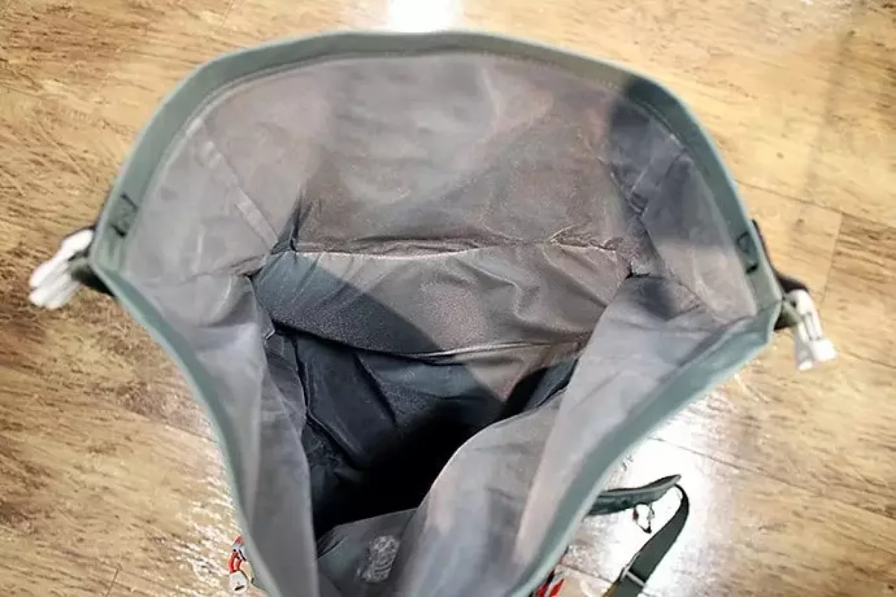 バックパックはスクランブラーRT40アウトドライ