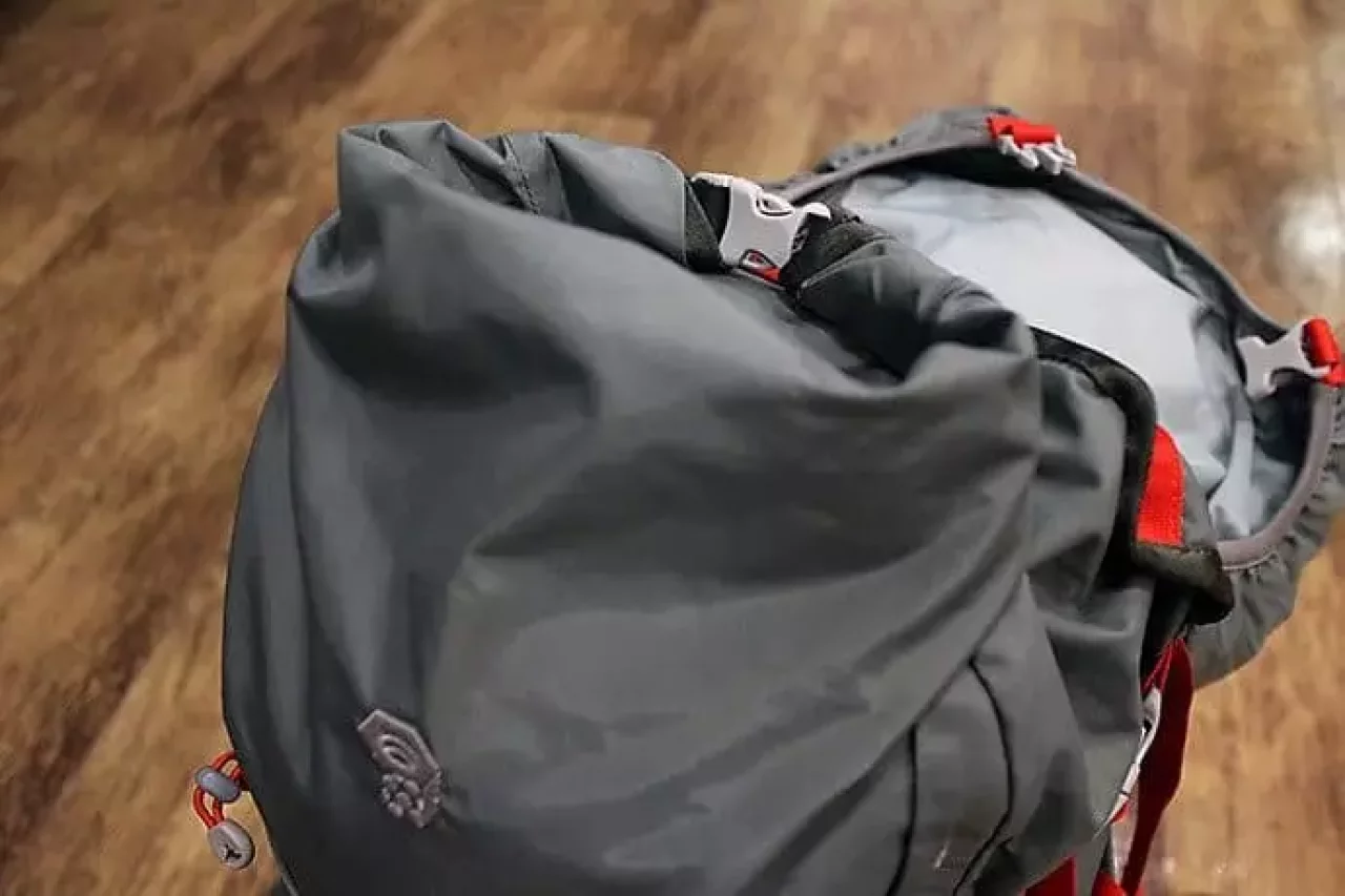 バックパックはスクランブラーRT40アウトドライ