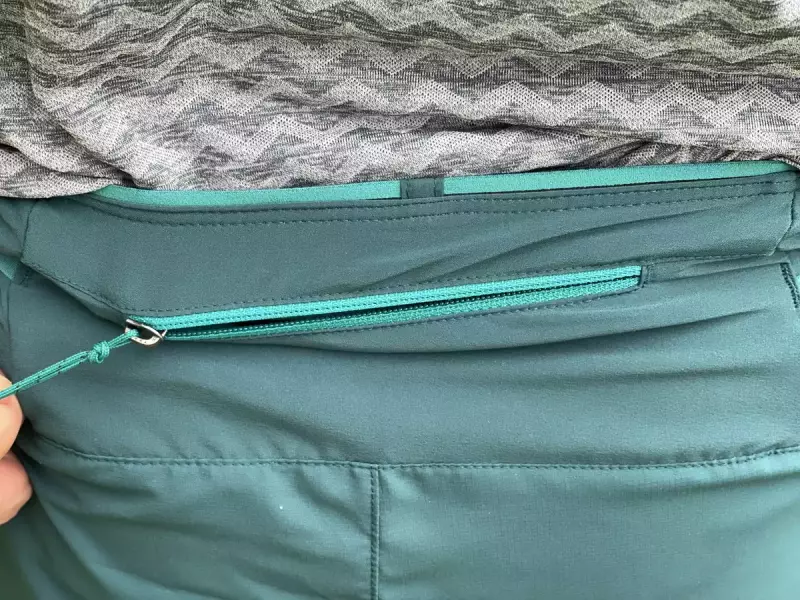 考えられたポケットの数と位置とサイズ感