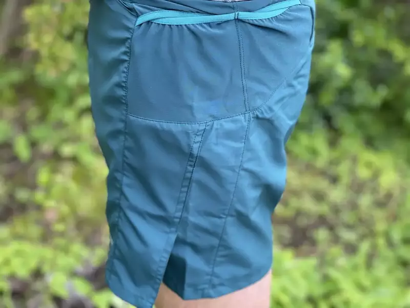 考えられたポケットの数と位置とサイズ感