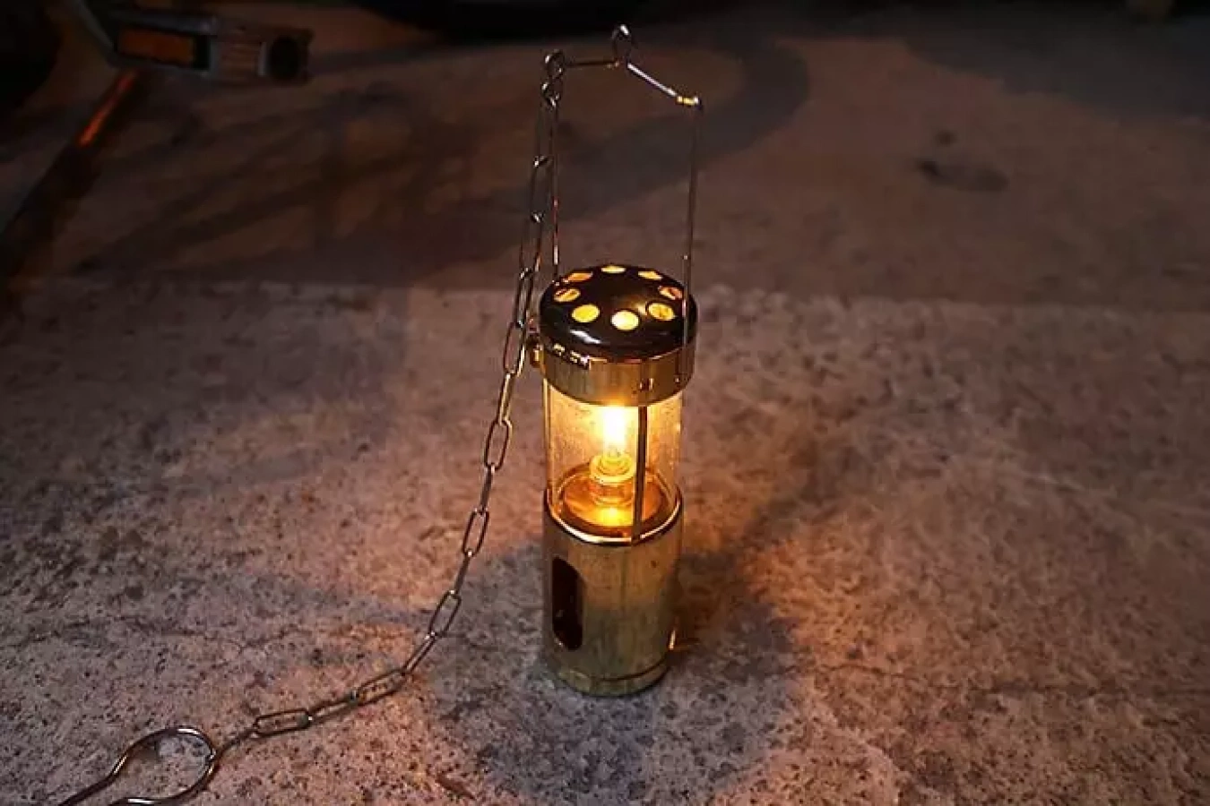 火の灯りを満喫『雪丘工房オイルランタン×KAKURI』