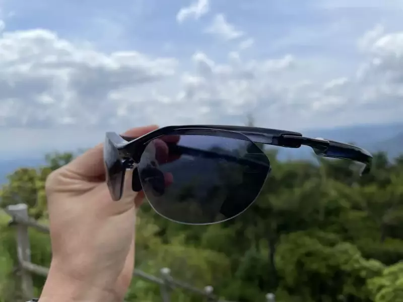 スワンズのフォトクロミックテクノロジー