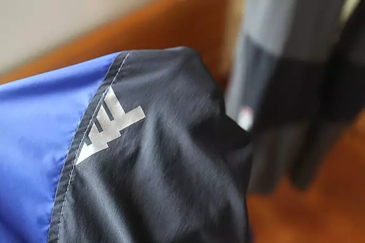 トゥルーマウンテン ウィンドブレーカー