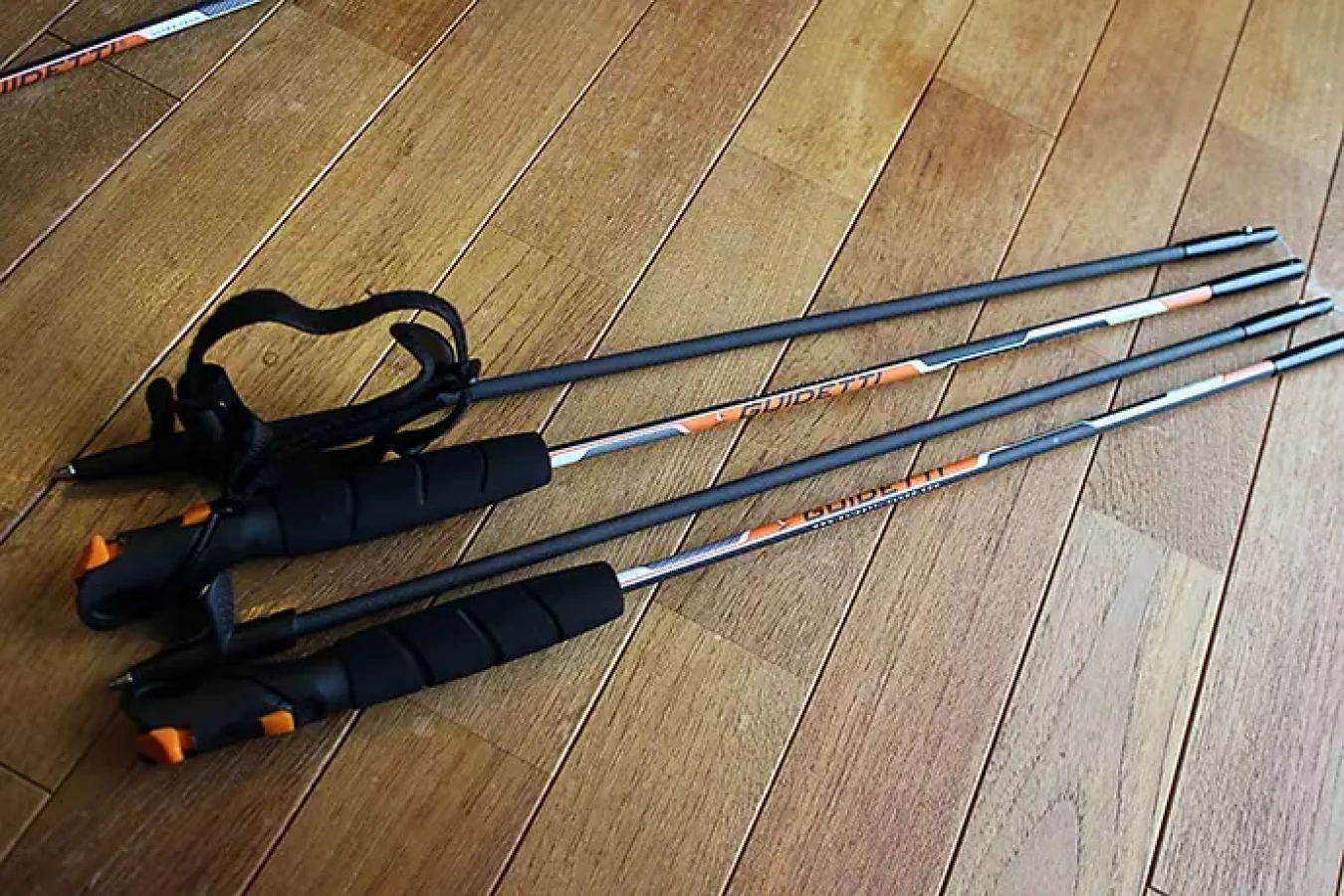 グイデッティ PLUME 折り畳める超軽量トレッキングポール