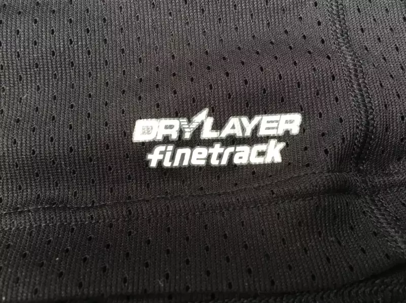 【レビュー】ファイントラック ドライレイヤー-登山で大敵な汗冷えリスクを軽減|ベースレイヤー・Tシャツ|登山ウェア|山のモノ|登山・トレラン・山スキーマガジン「山旅旅」