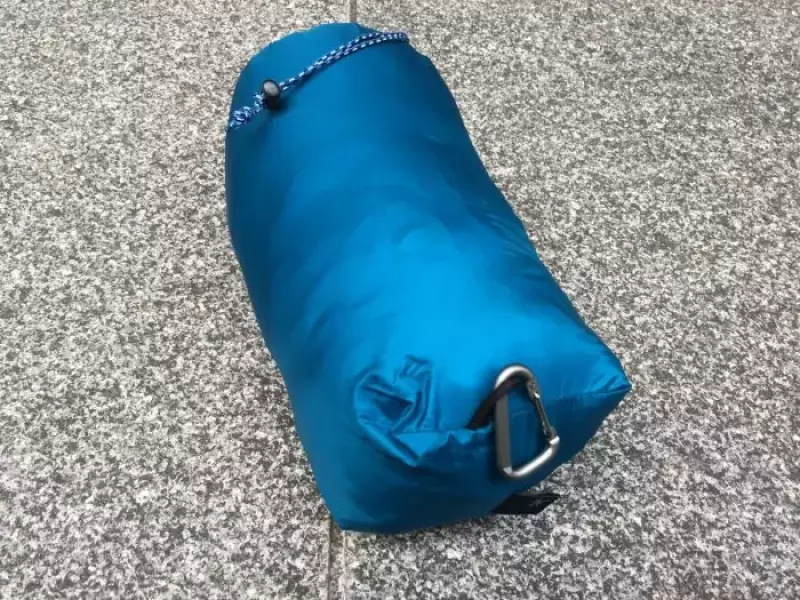 アークテリクス ニュークレイFLジャケットのコンパクト性
