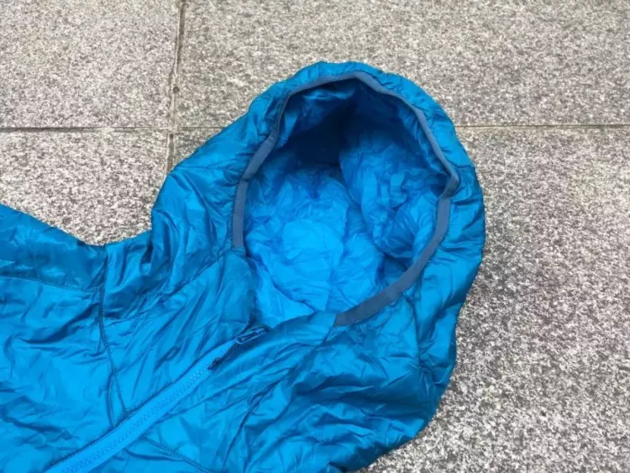 アークテリクス ニュークレイFLジャケットのフード