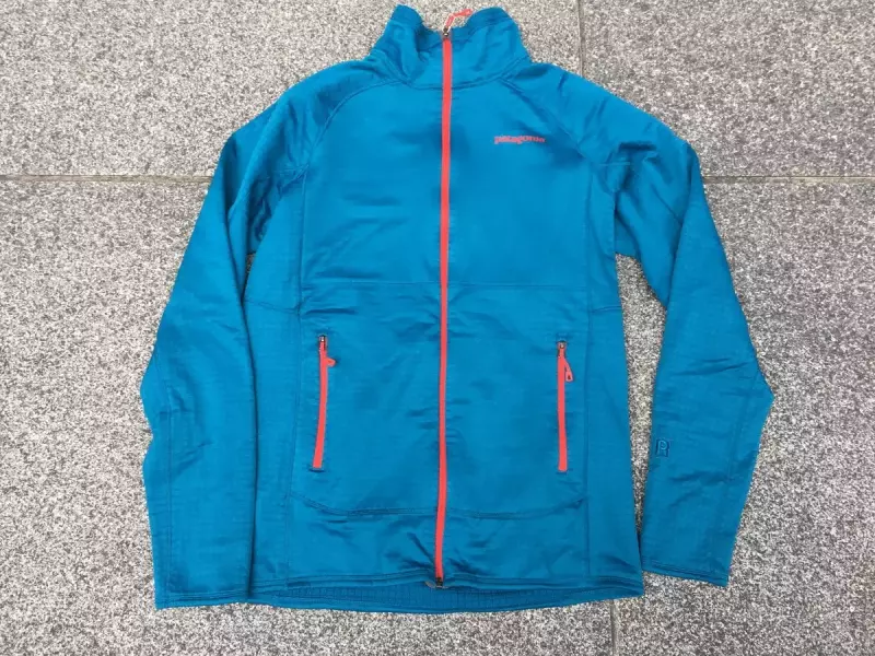 パタゴニアR1 透湿性の良さとレイヤリングのしやすさが魅力|登山の入門・マニュアル|ハウツー・ヒント|山のコト|登山・トレラン・山スキーマガジン「山旅旅」