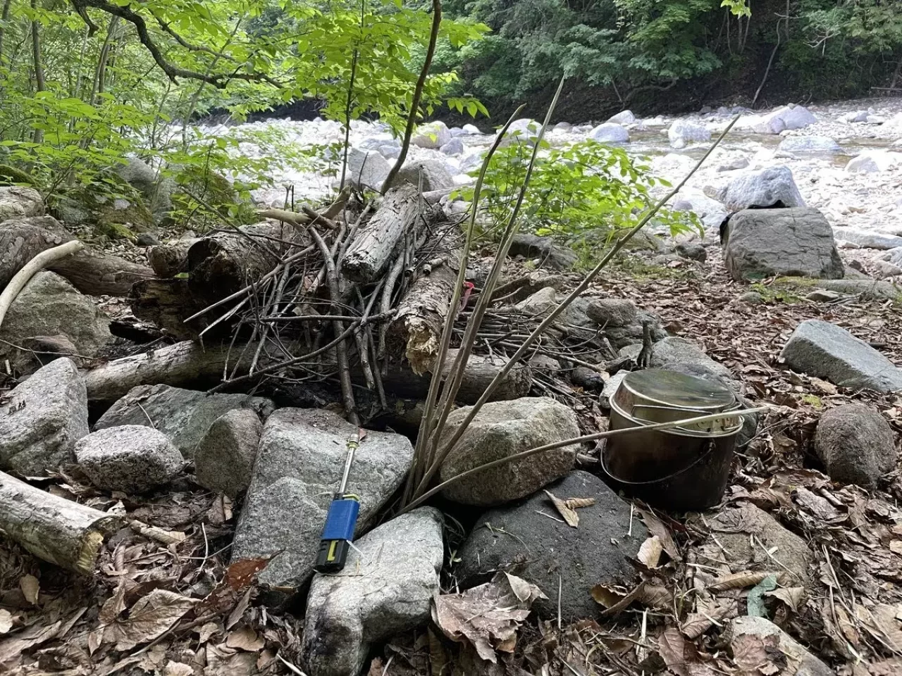 ガストーチを使った焚き火の作り方