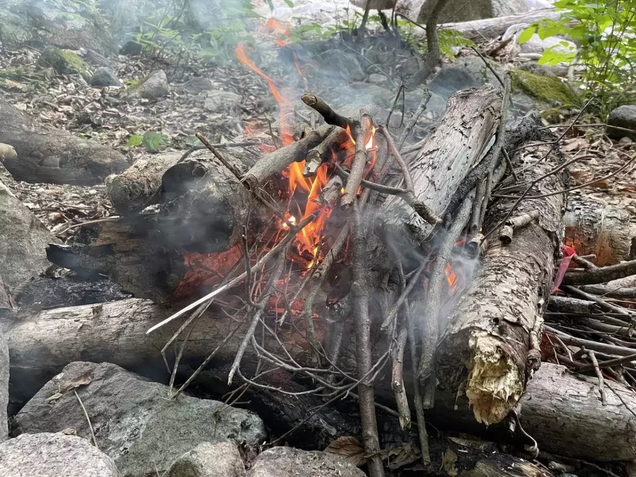 ガストーチを使った焚き火の作り方