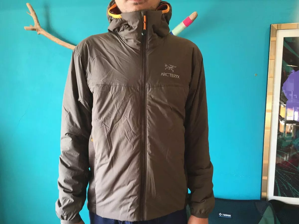 アークテリクス アトムLTフーディ 行動できる化繊ジャケット
