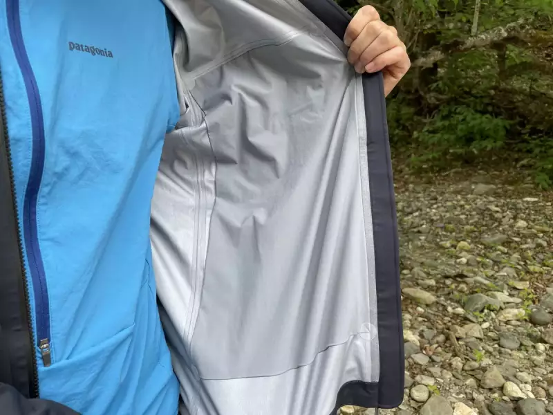 ラブ キネティックプラス レインジャケット 裏地