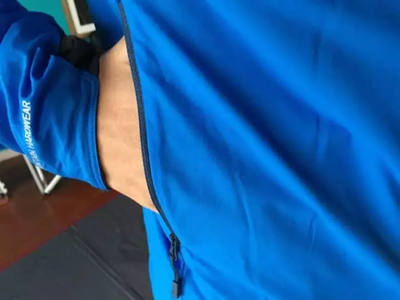 マウンテンハードウェア エイサームフーデッドジャケットのポケット