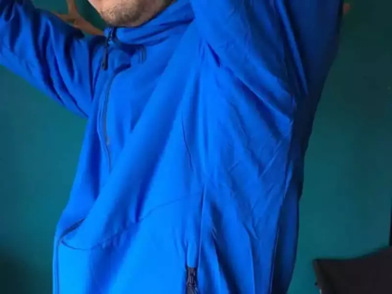 マウンテンハードウェア エイサームフーデッドジャケットの立体裁断