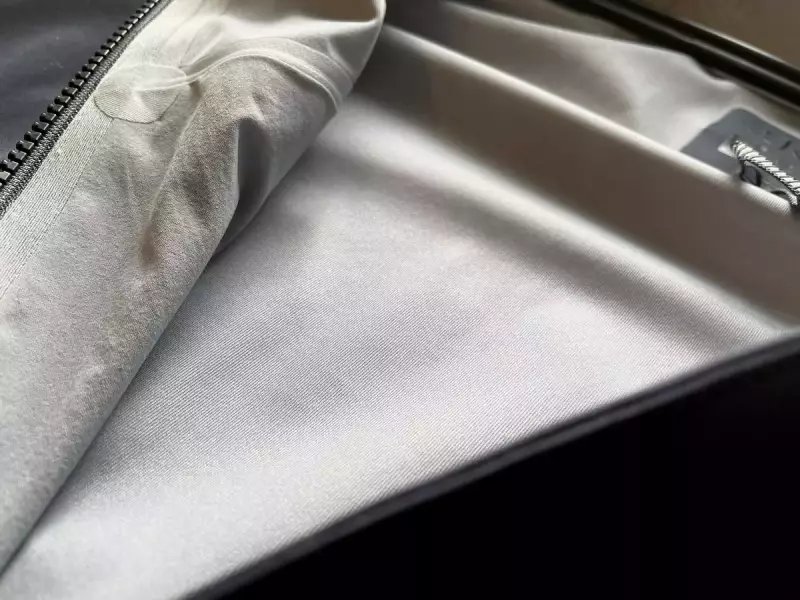 ラブ キネティックプラス レインジャケット 裏地