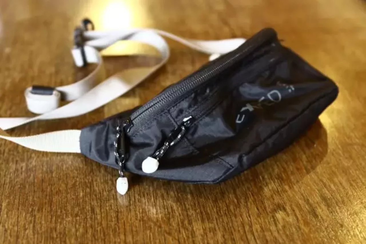 エクスペド『ミニベルトポーチ』のファスナー 引き手