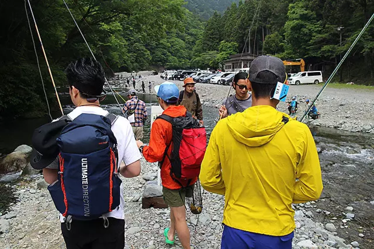 マウンテンカラ族が移動
