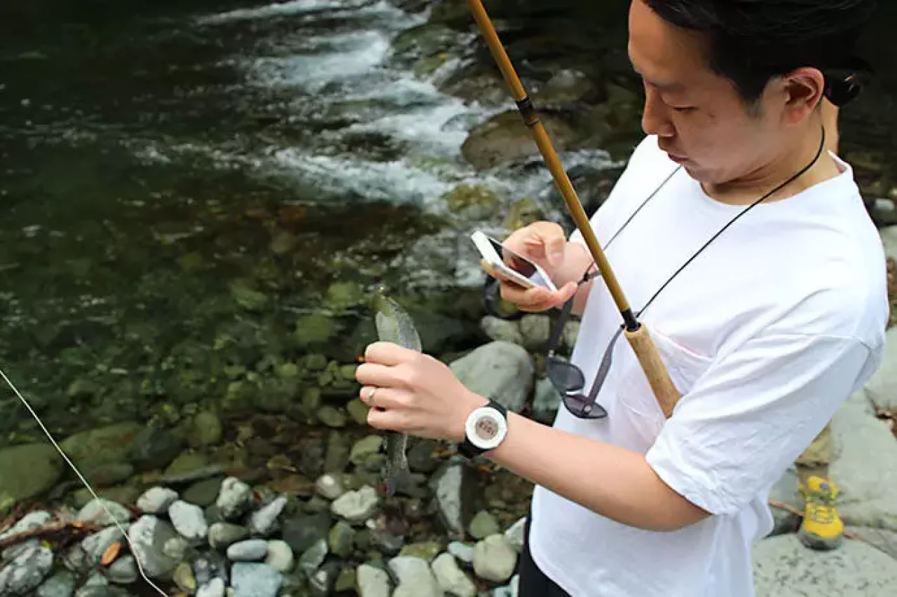 さかいや高橋さんが釣り上げる