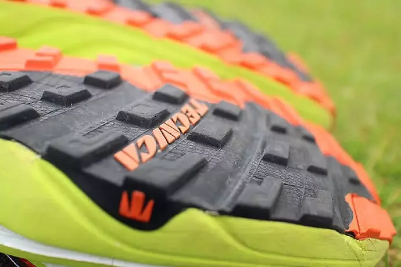 テクニカ スプリームマックスのアウトソール