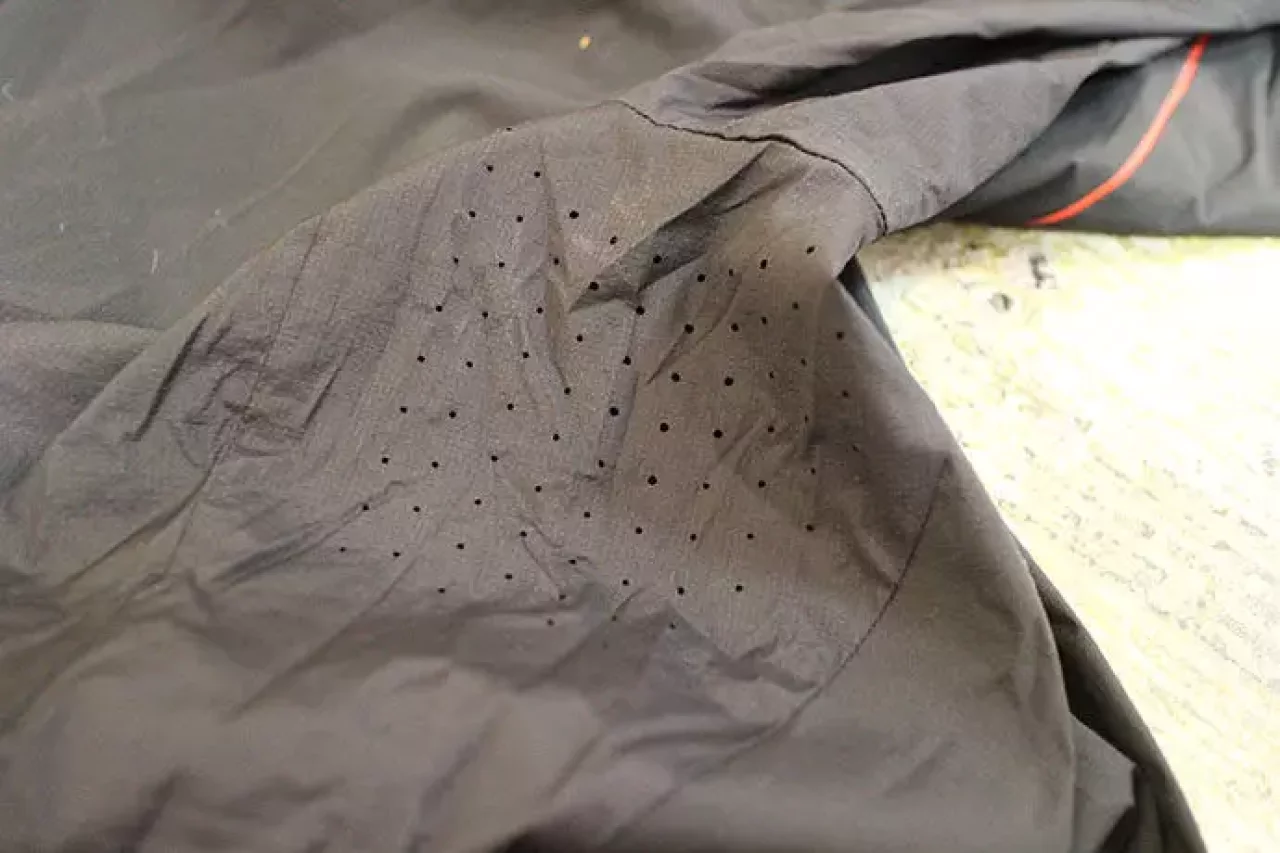 サロモン ハイブリットジャケット