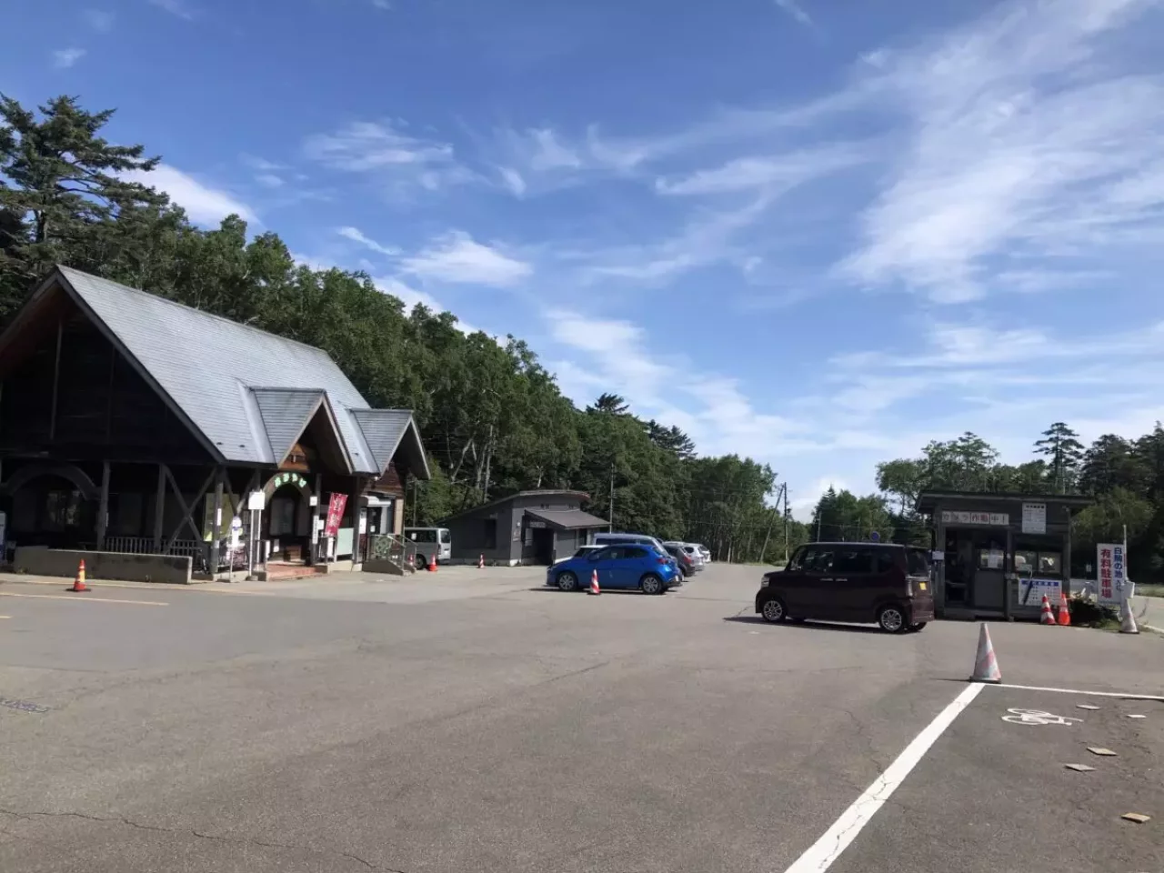 平日の白駒の池駐車場