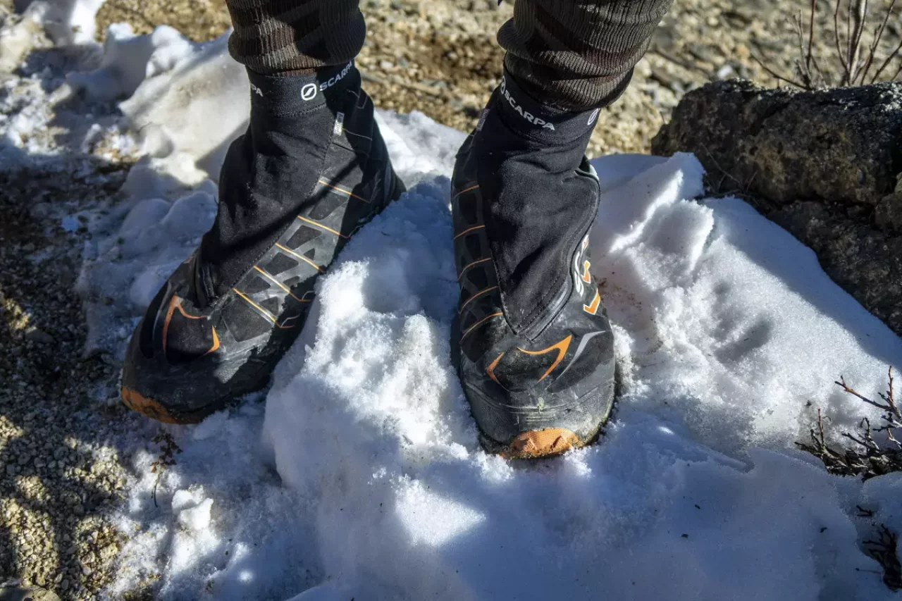 スカルパ ニュートロンG 冬山 トレイルランニングシューズ
