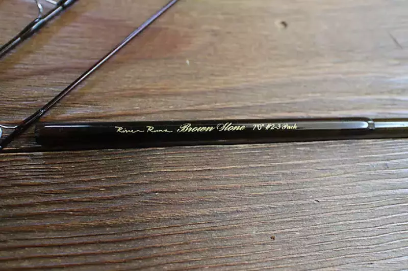 カーボンのロッドはリバーランズ ブラウンストーン