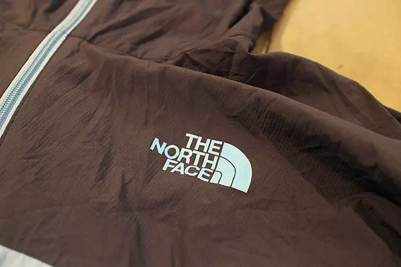 ザ・ノース・フェイス スワローテイルフーディ 素材も生地にもこだわったウィンドブレーカー