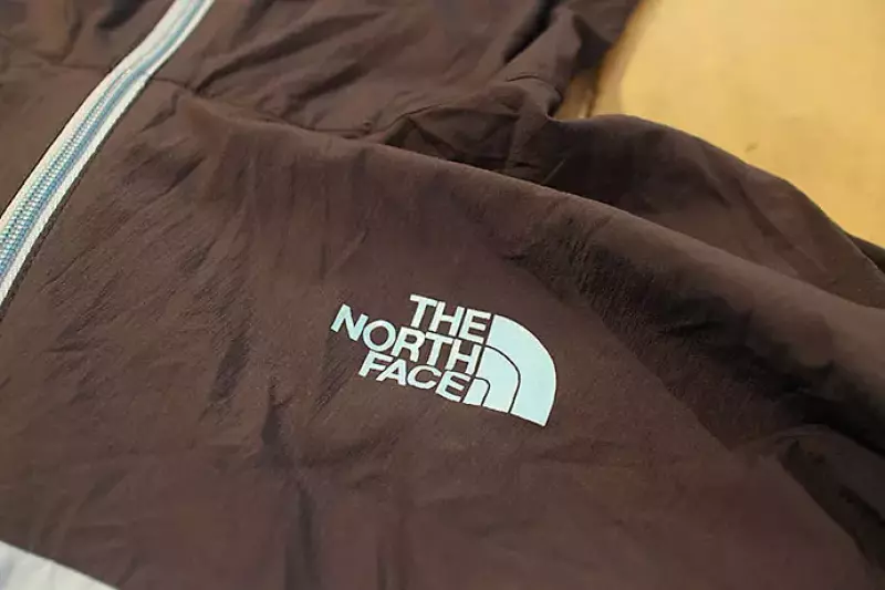 スワローテイルフーディ