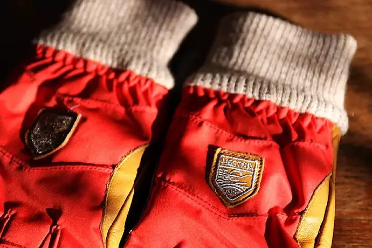 グローブ『ヘストラ スイスウールロフト』