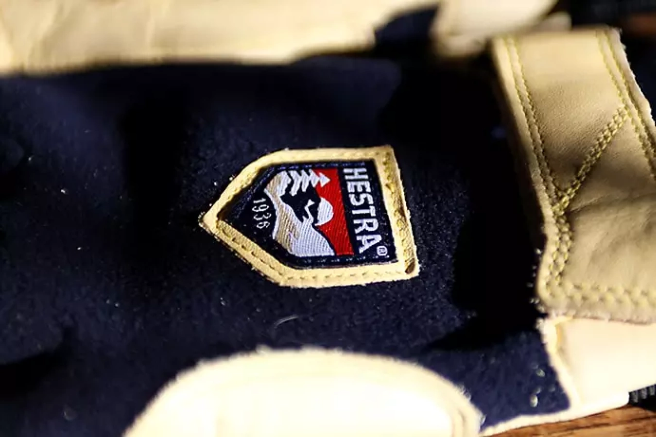 ウィンドストッパー アクティブ ヘストラのグローブ