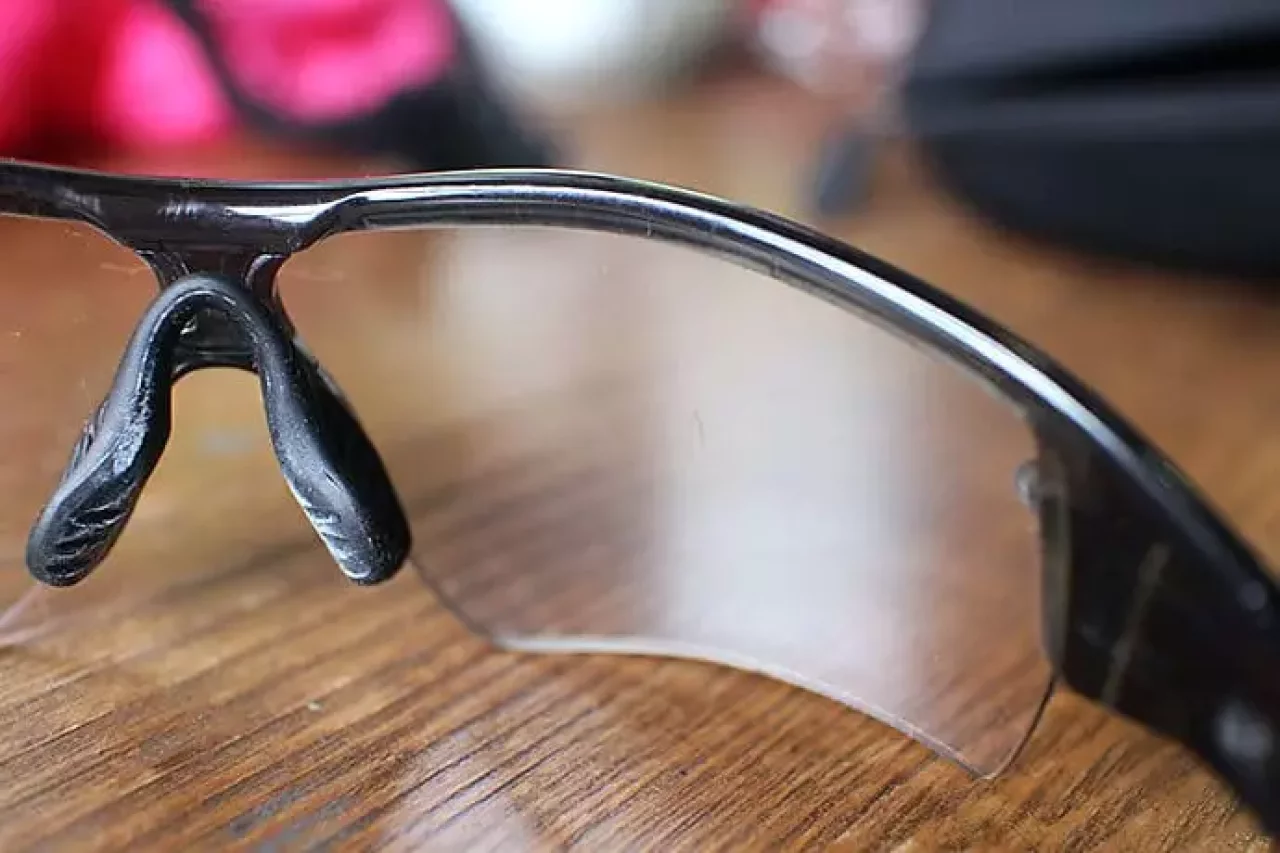 オークリーの調光レンズサングランス