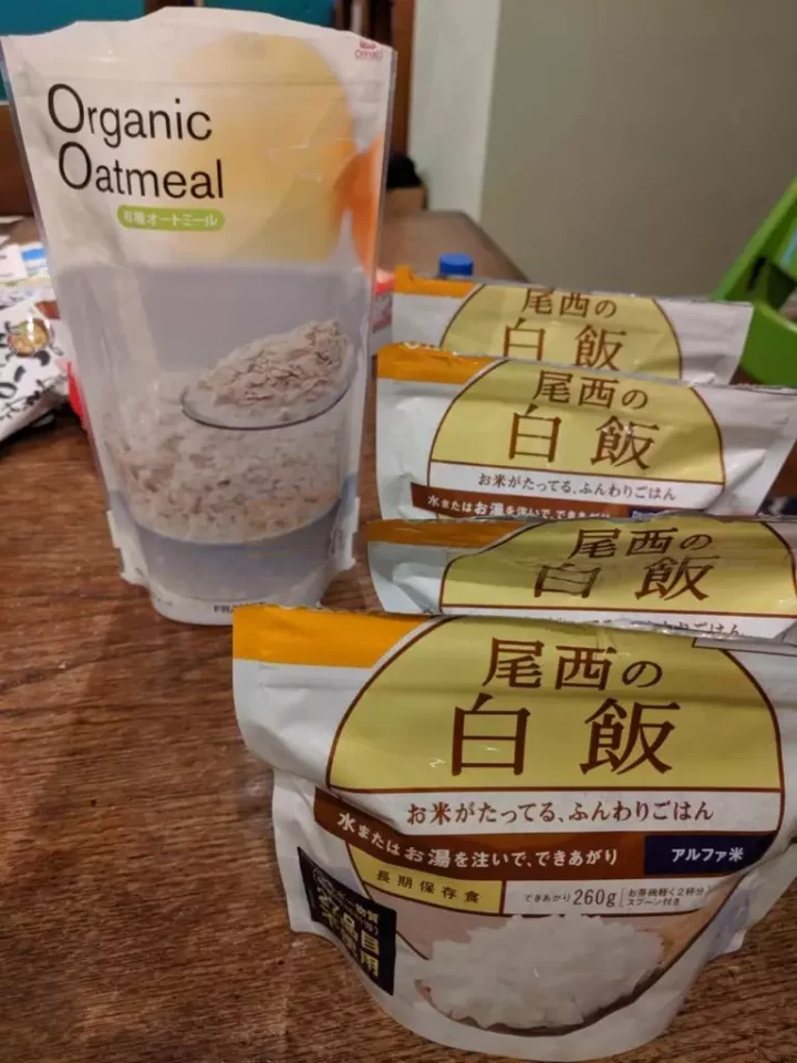 アルファ米は尾西だけだと物足りなさそう・・という不安があったためにオートミールを追加