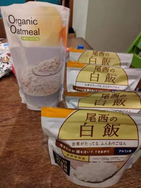 アルファ米は尾西だけだと物足りなさそう・・という不安があったためにオートミールを追加